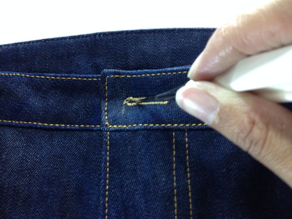Liana Stretch Jeans Sewalong Day 9 Buttonhole