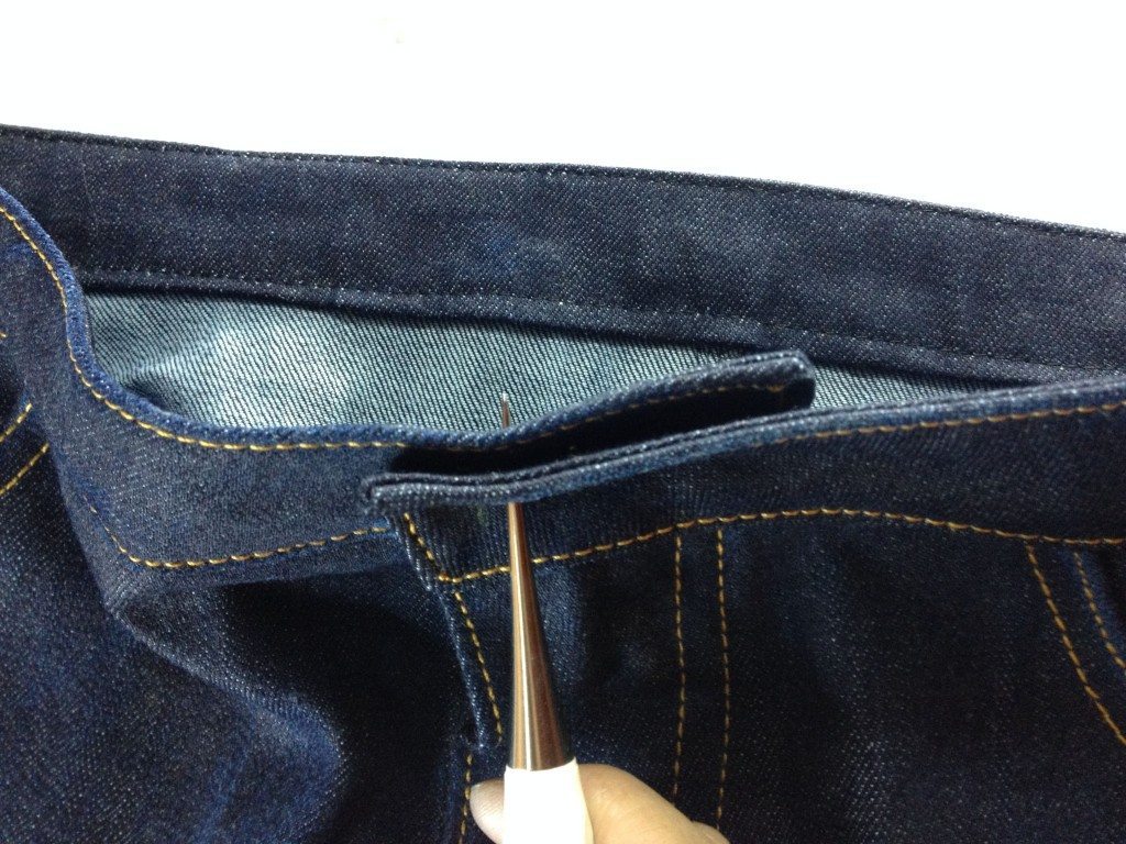 Liana Stretch Jeans Sewalong Day 9 Buttonhole