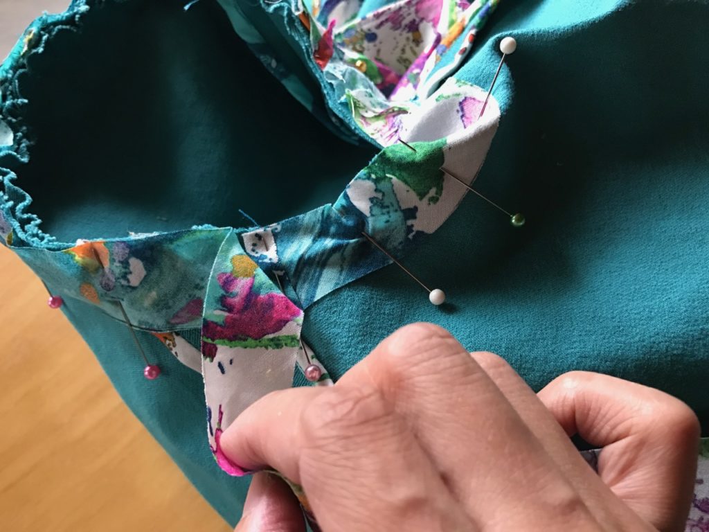 Hong Kong Seam Finish - armhole - Tutorial