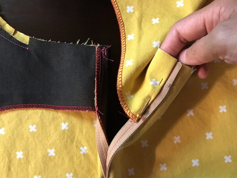 How to Install a Lapped Zipper with Facings | Itch to Stitch
