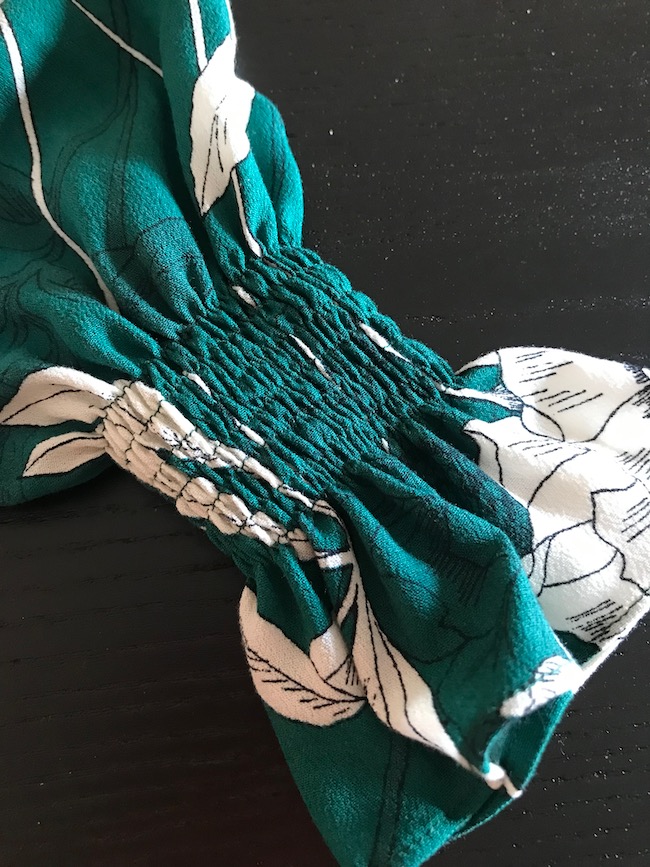 Shirring with elastic thread
